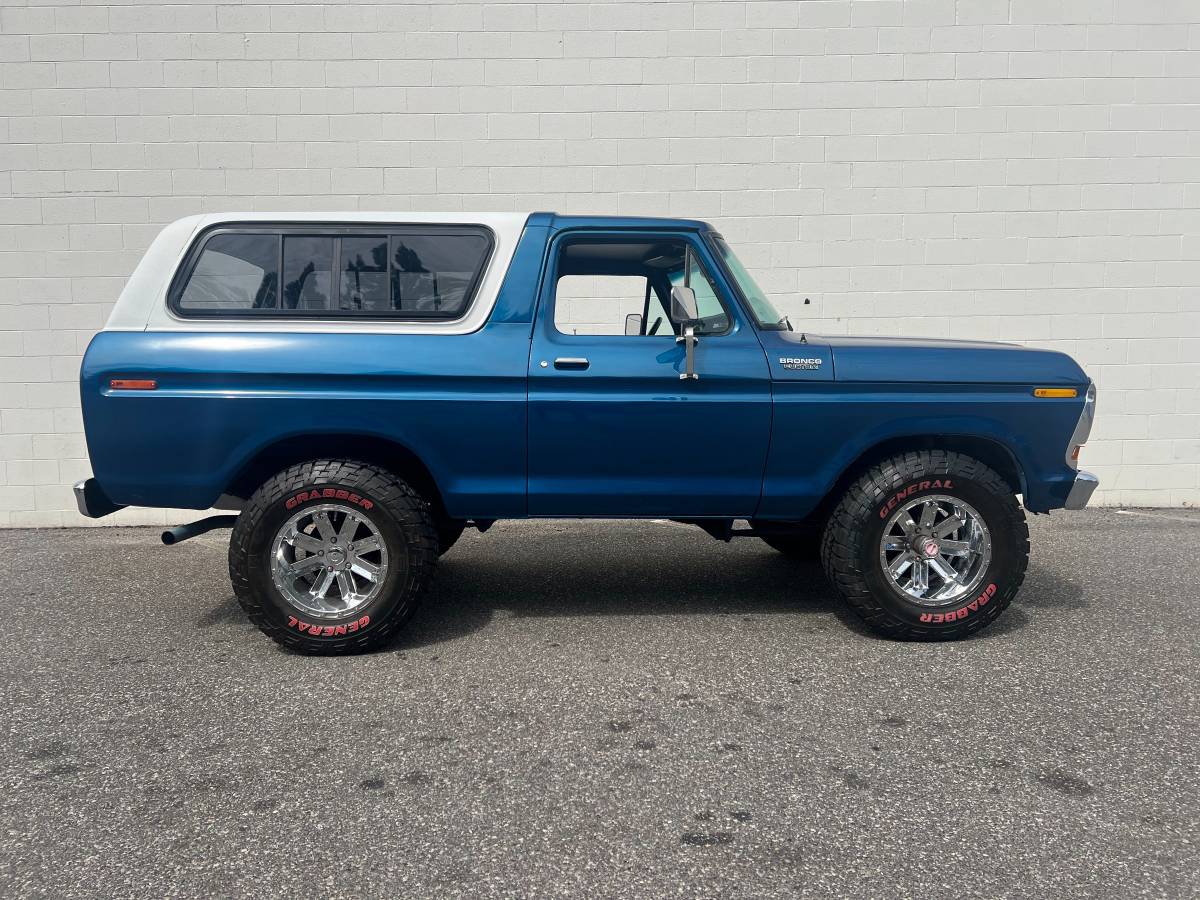 Ford-bronco-custom-1978-blue-12