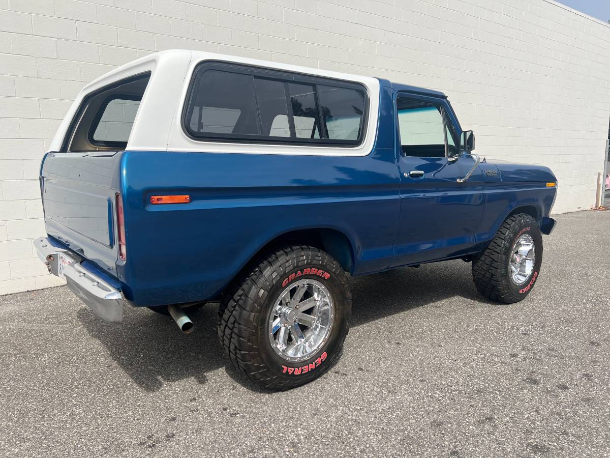Ford-bronco-custom-1978-blue-14