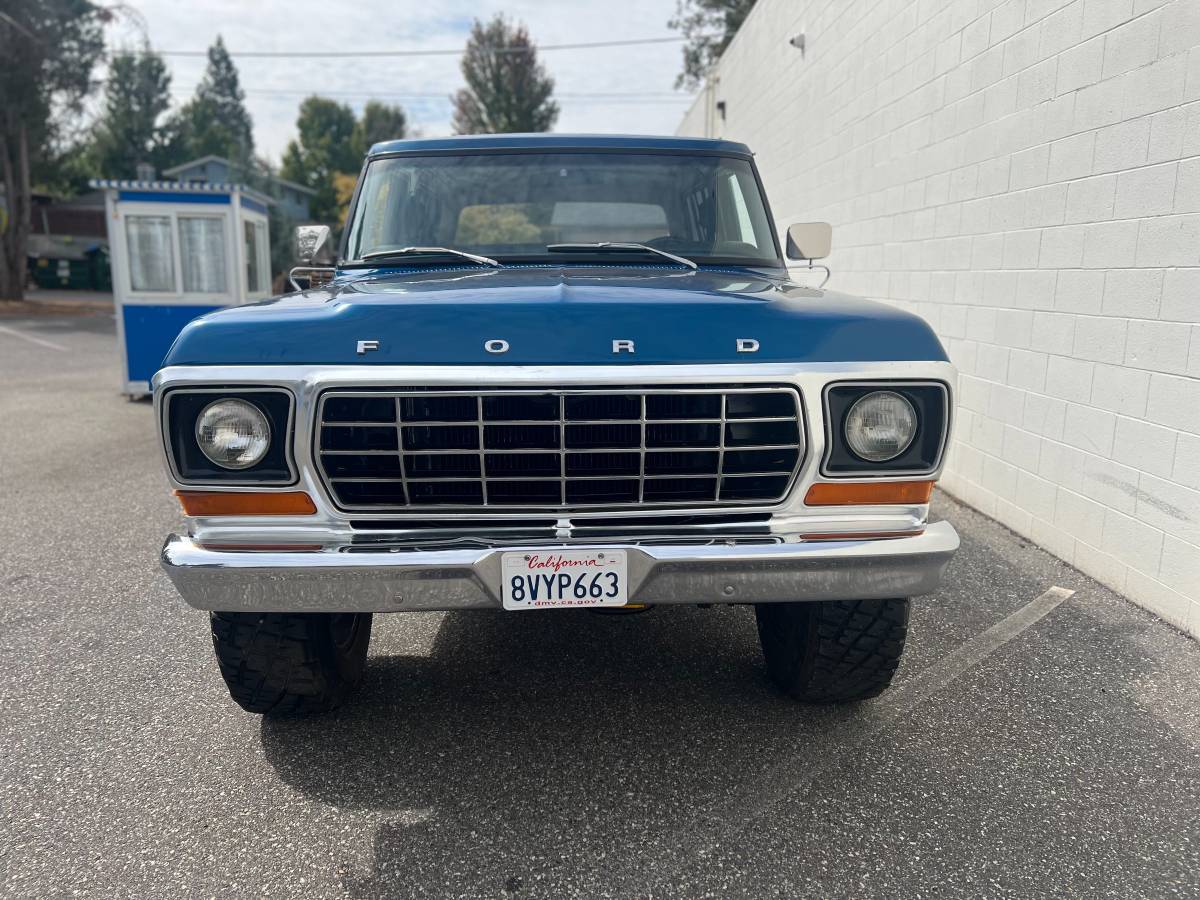 Ford-bronco-custom-1978-blue-15