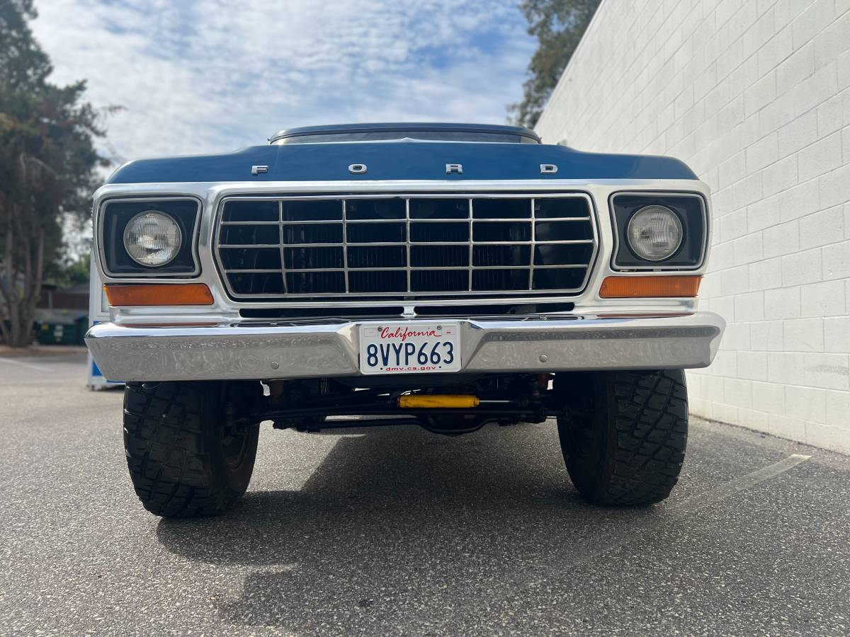 Ford-bronco-custom-1978-blue-16
