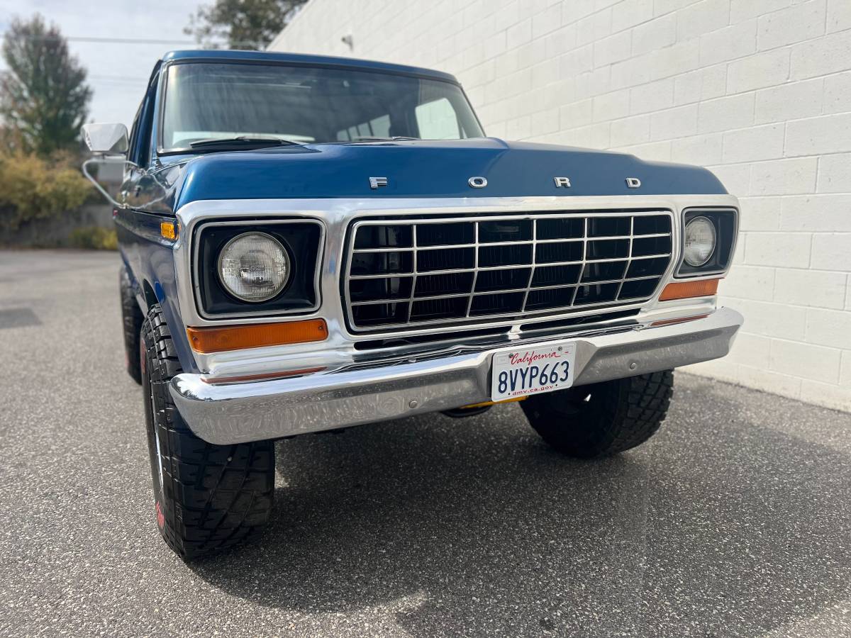 Ford-bronco-custom-1978-blue-17