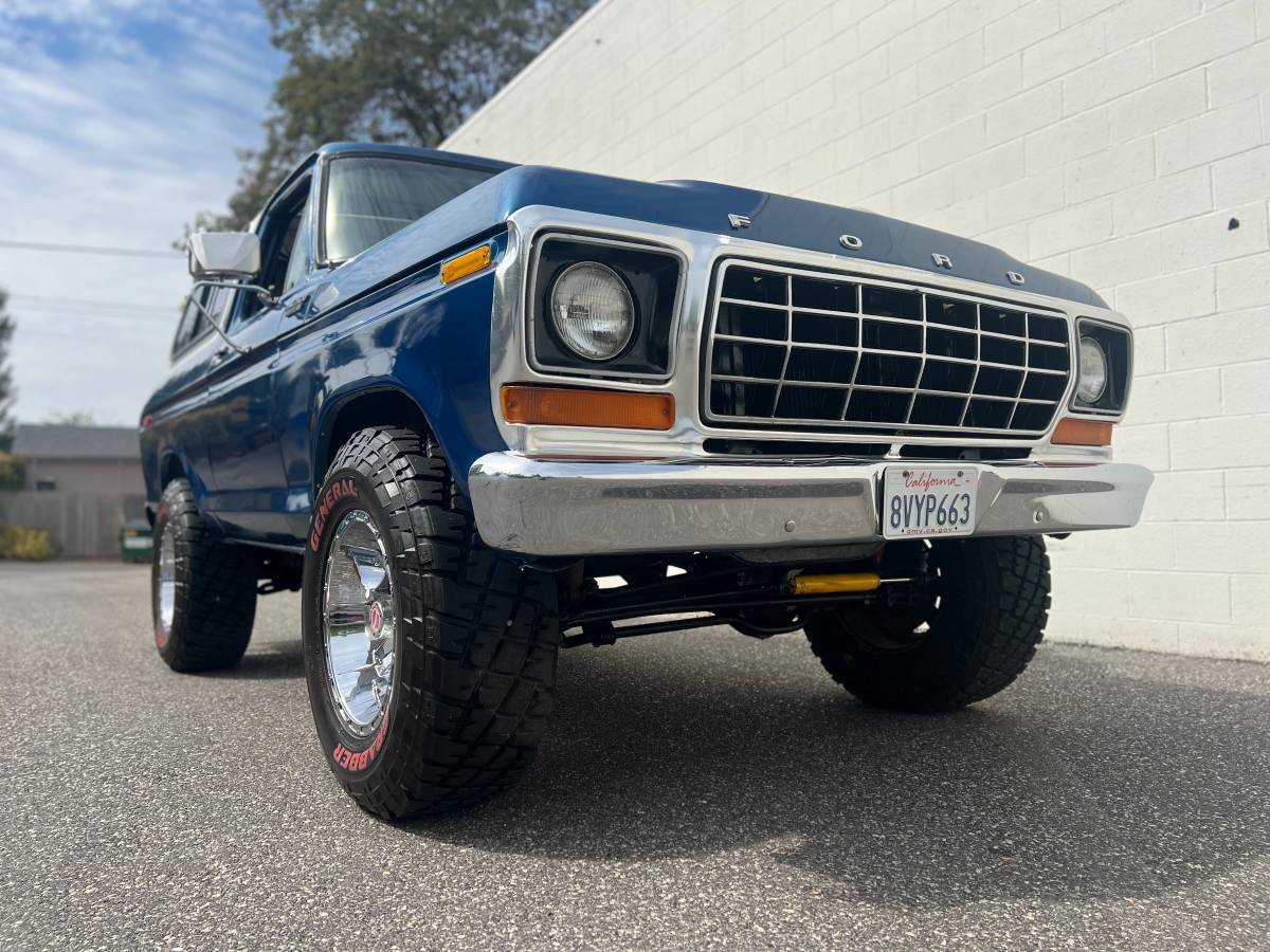 Ford-bronco-custom-1978-blue-18