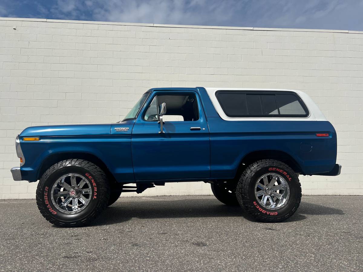 Ford-bronco-custom-1978-blue-3