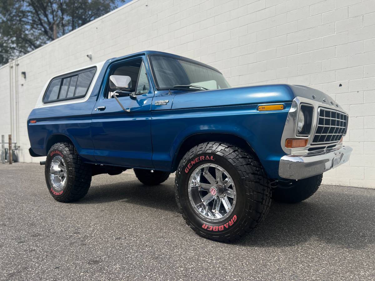 Ford-bronco-custom-1978-blue