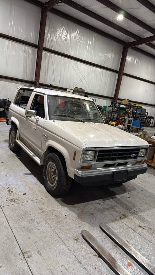 Ford-bronco-i-1986-white-3