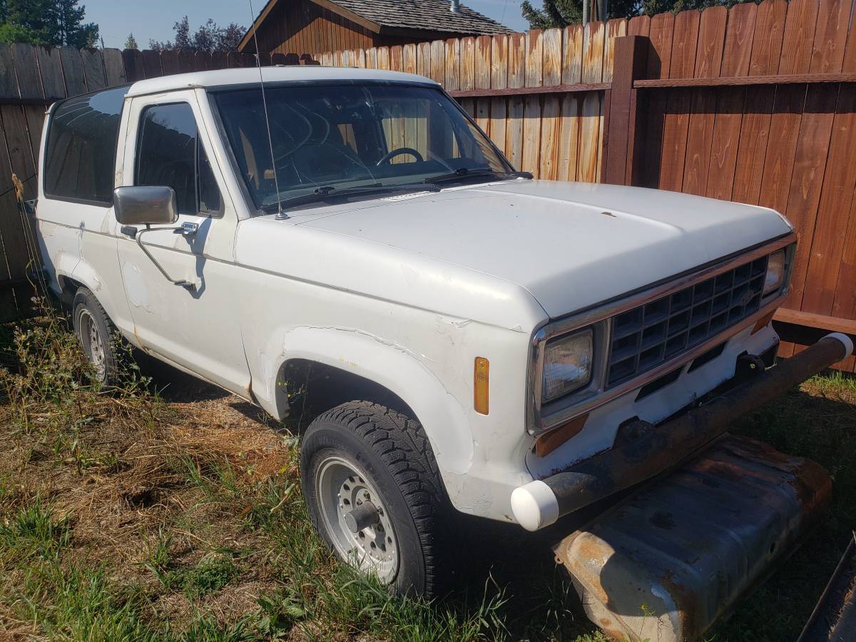 Ford-bronco-ii-1986-white