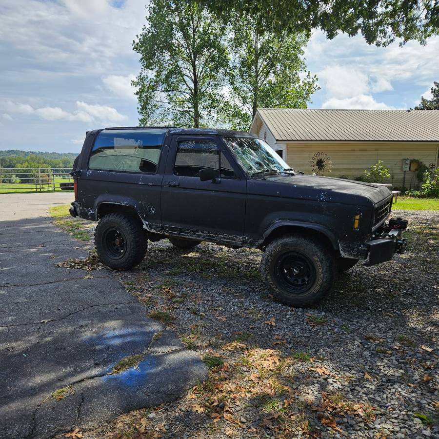 Ford-bronco-ii-1987-black-1