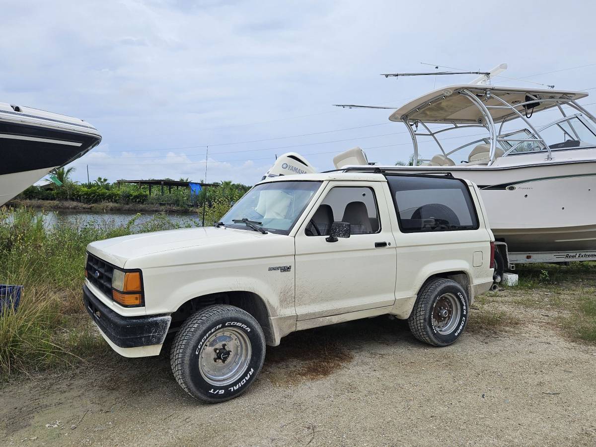 Ford-bronco-ii-1990-white-1