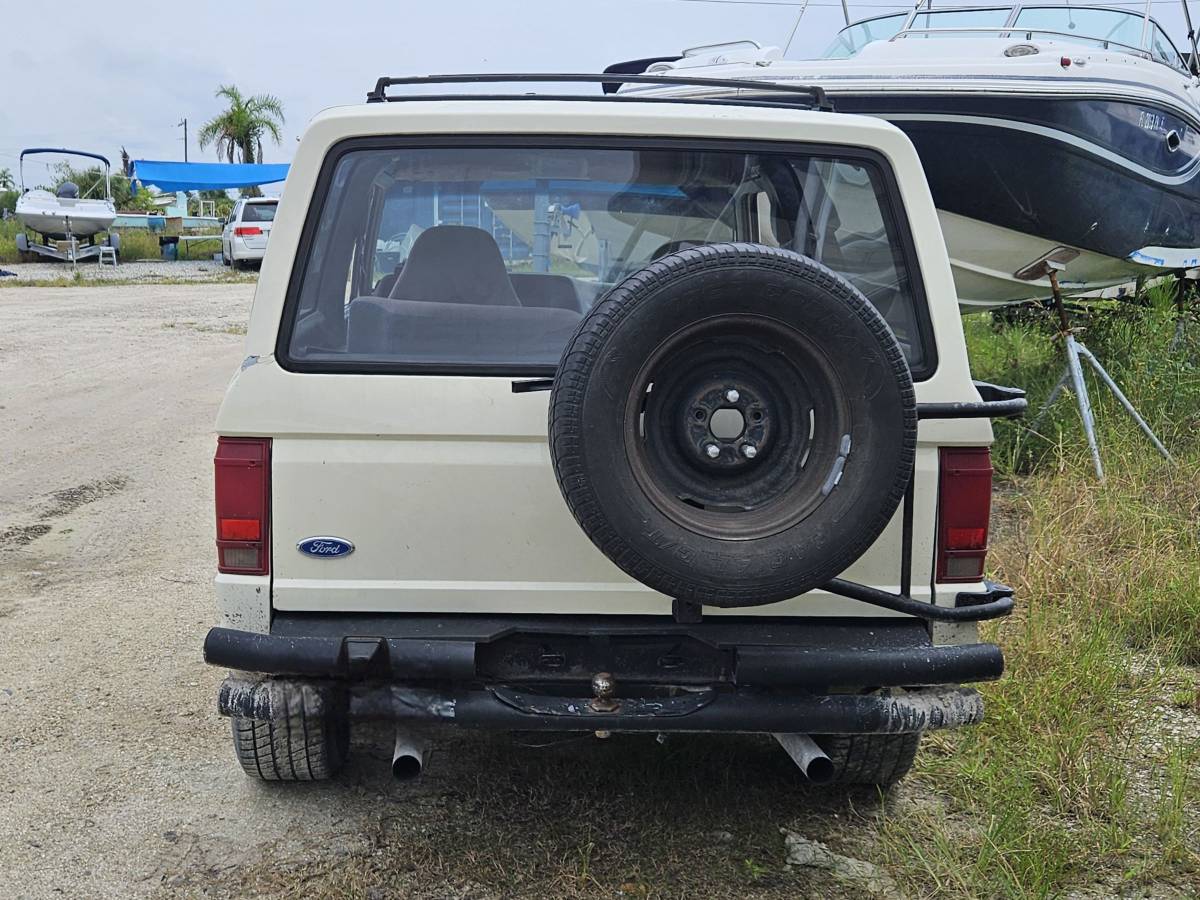 Ford-bronco-ii-1990-white-3