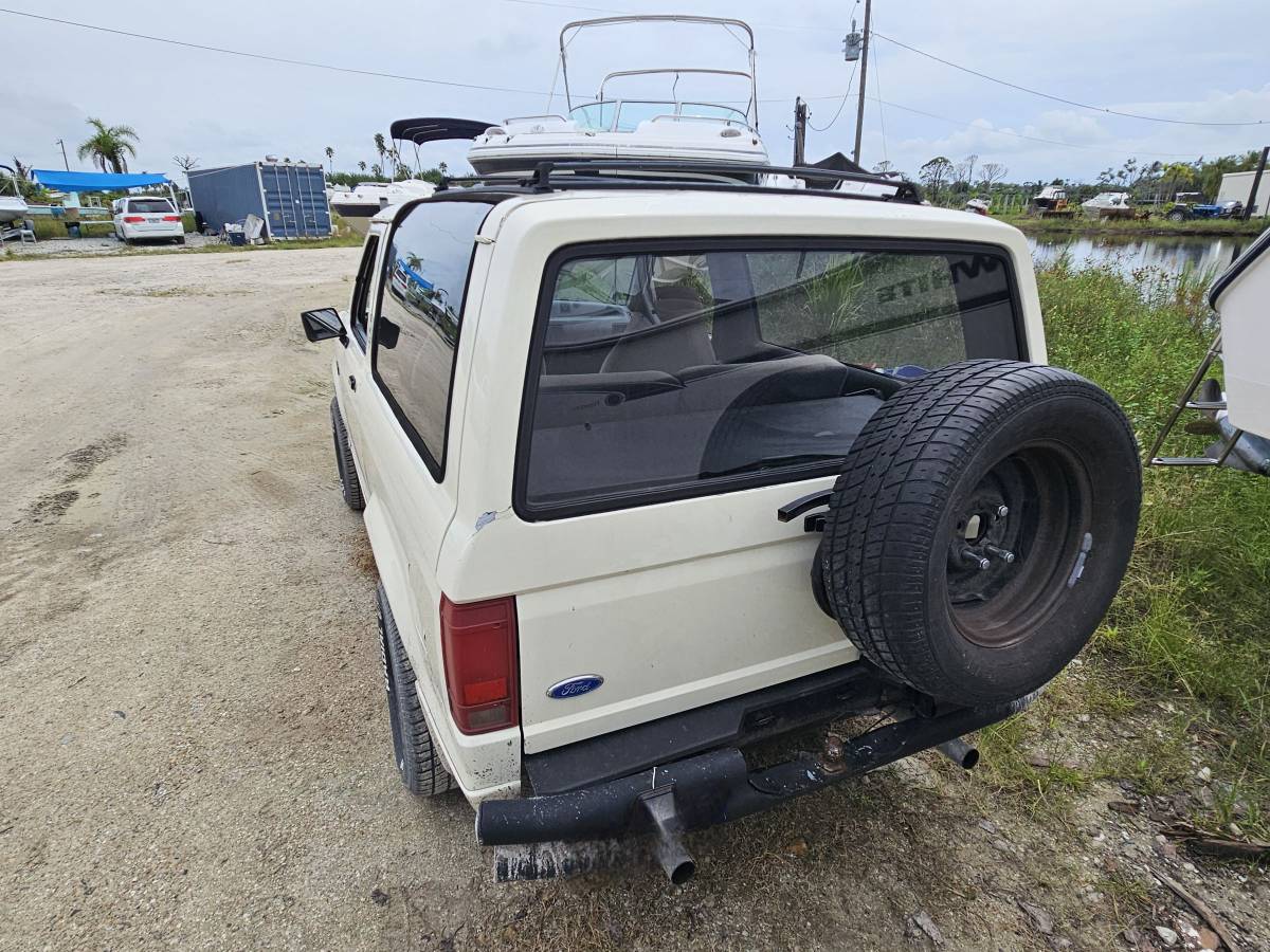 Ford-bronco-ii-1990-white-5