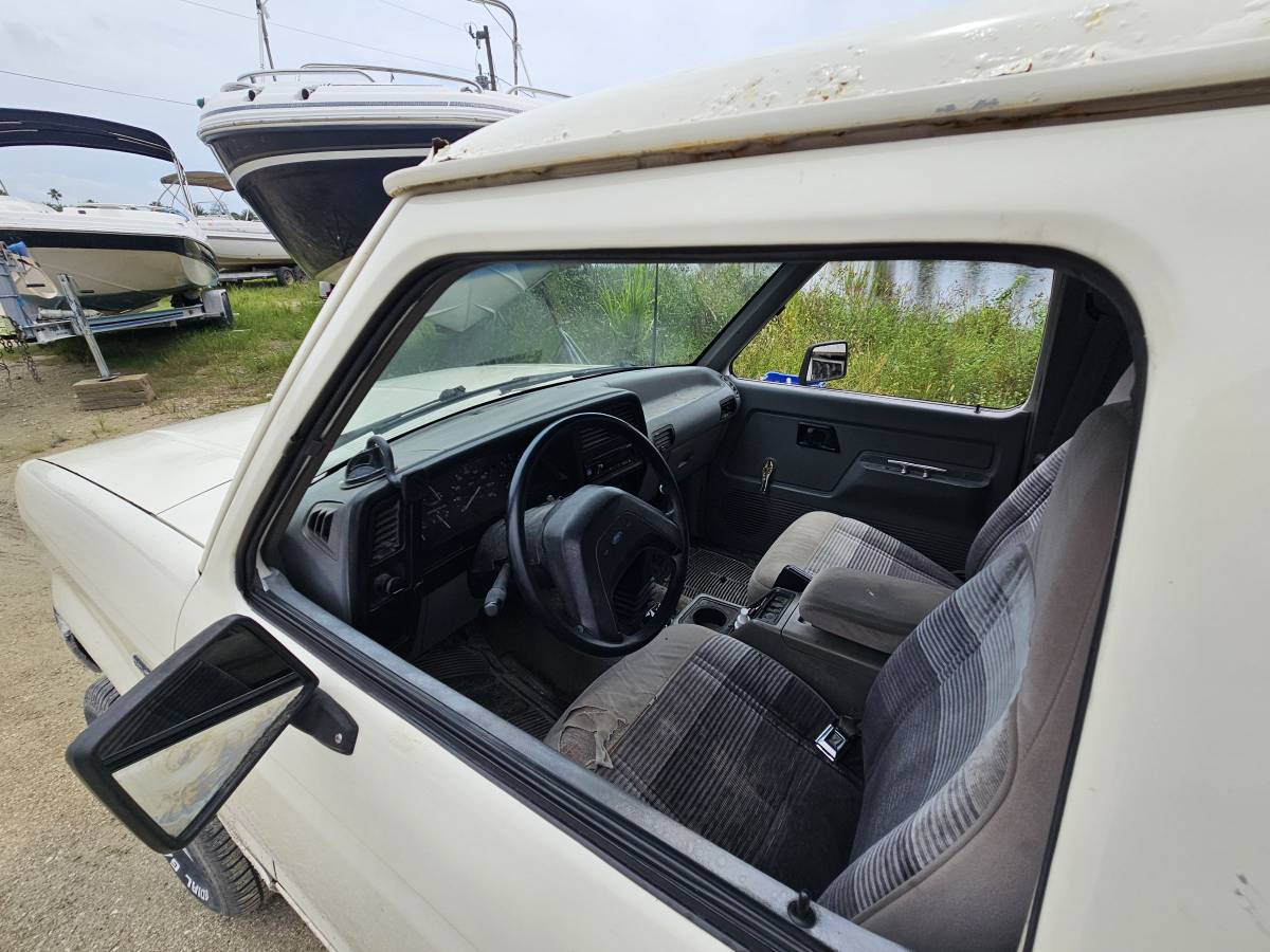 Ford-bronco-ii-1990-white-7