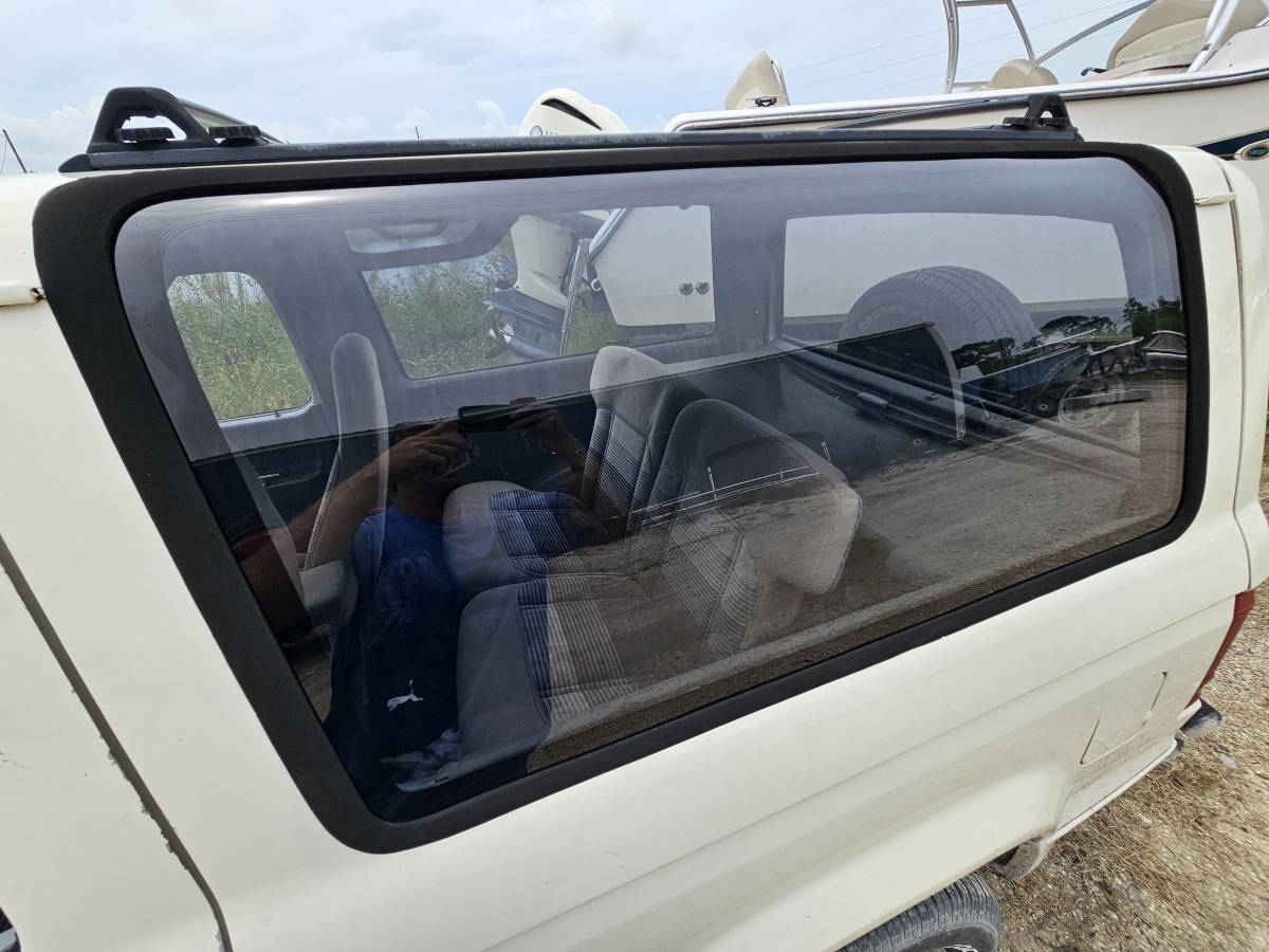 Ford-bronco-ii-1990-white-8