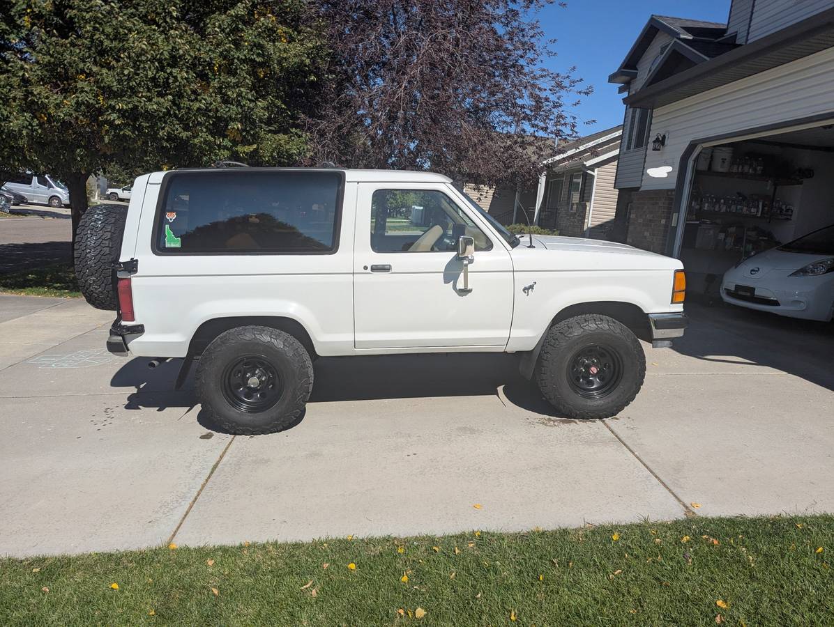 Ford-bronco-ii-xl-1989-white-9