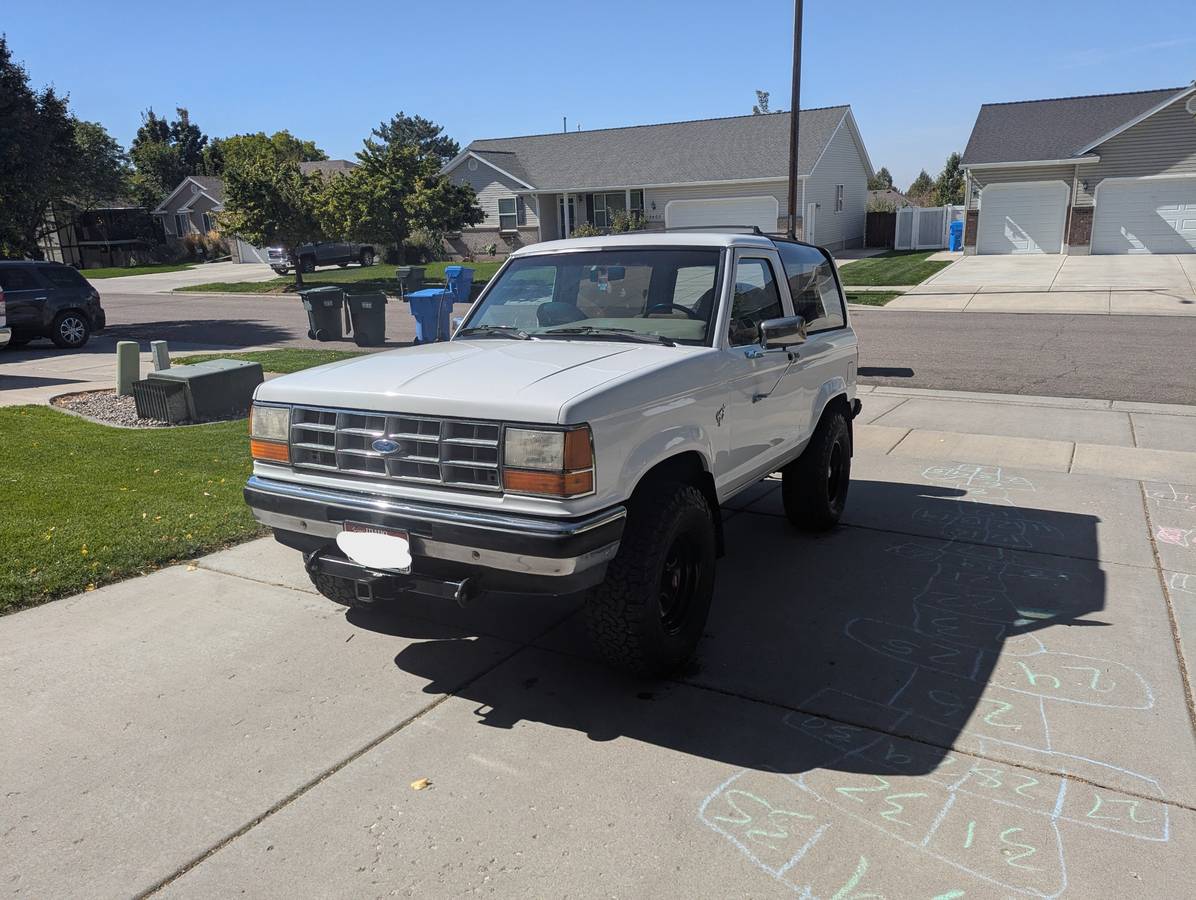 Ford-bronco-ii-xl-1989-white