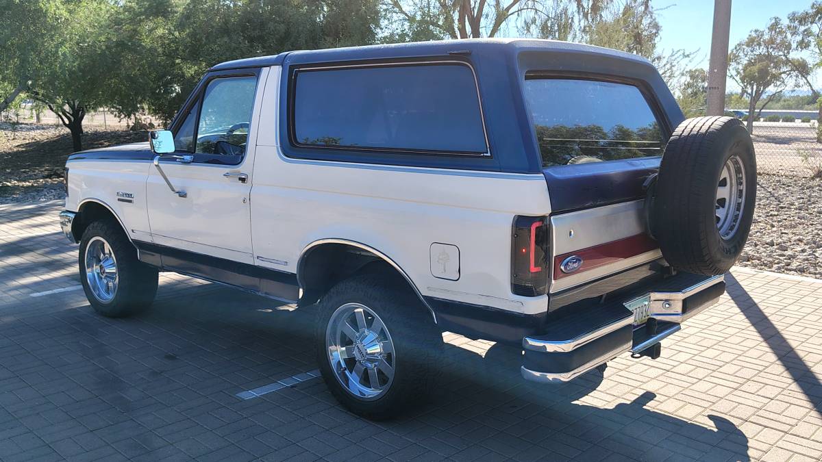Ford-bronco-sport-1988-white-1