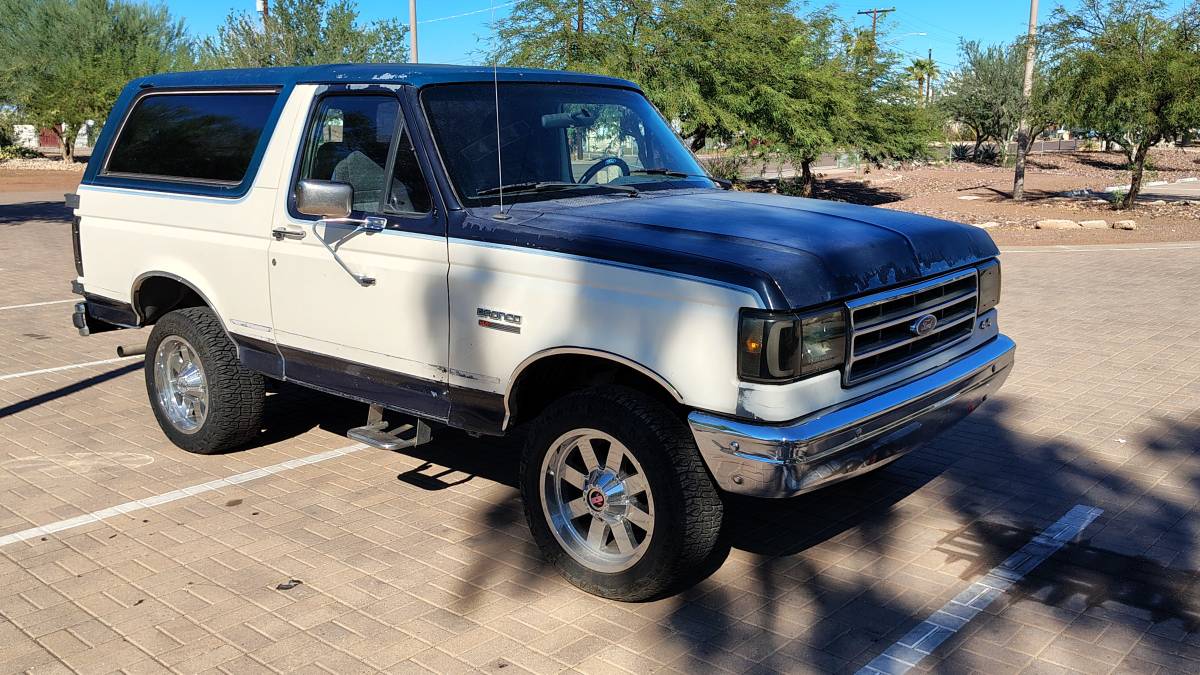 Ford-bronco-sport-1988-white-10