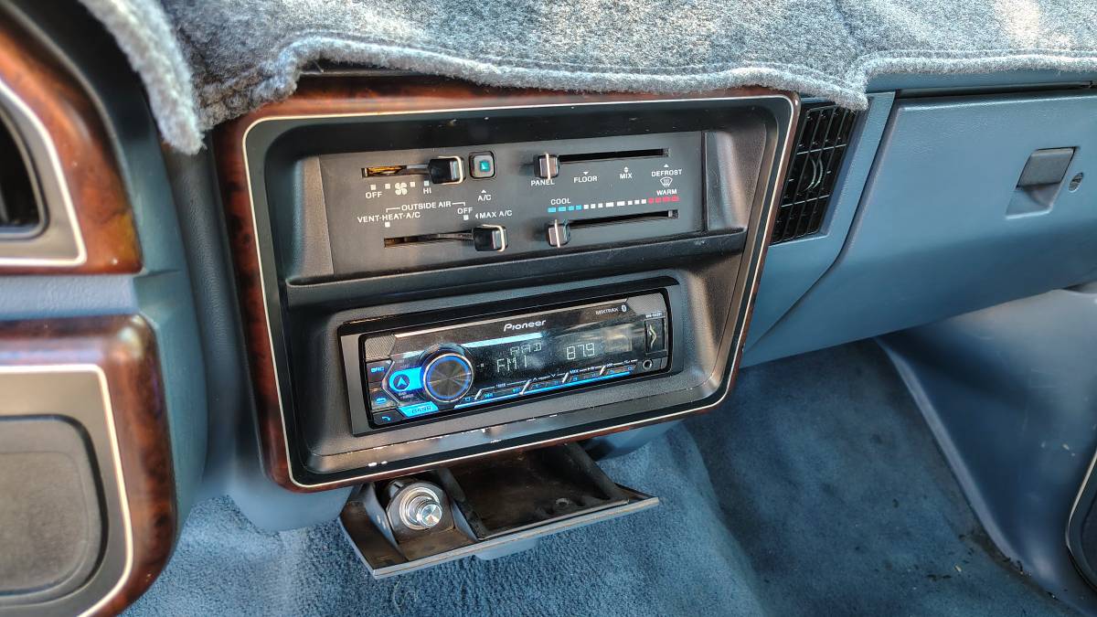 Ford-bronco-sport-1988-white-14