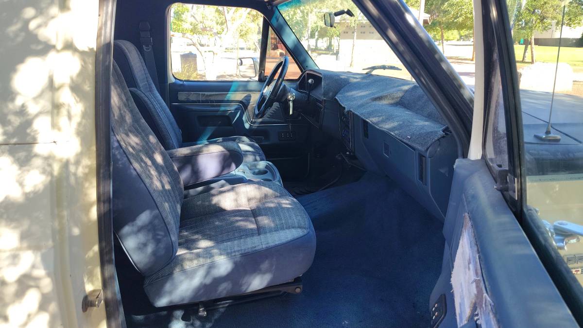 Ford-bronco-sport-1988-white-19