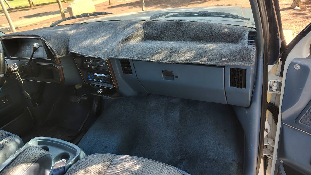 Ford-bronco-sport-1988-white-8