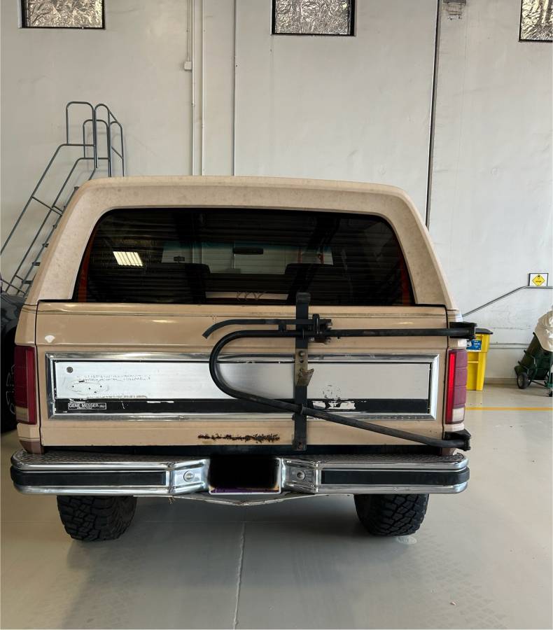 Ford-bronco-xlt-1985-brown-1