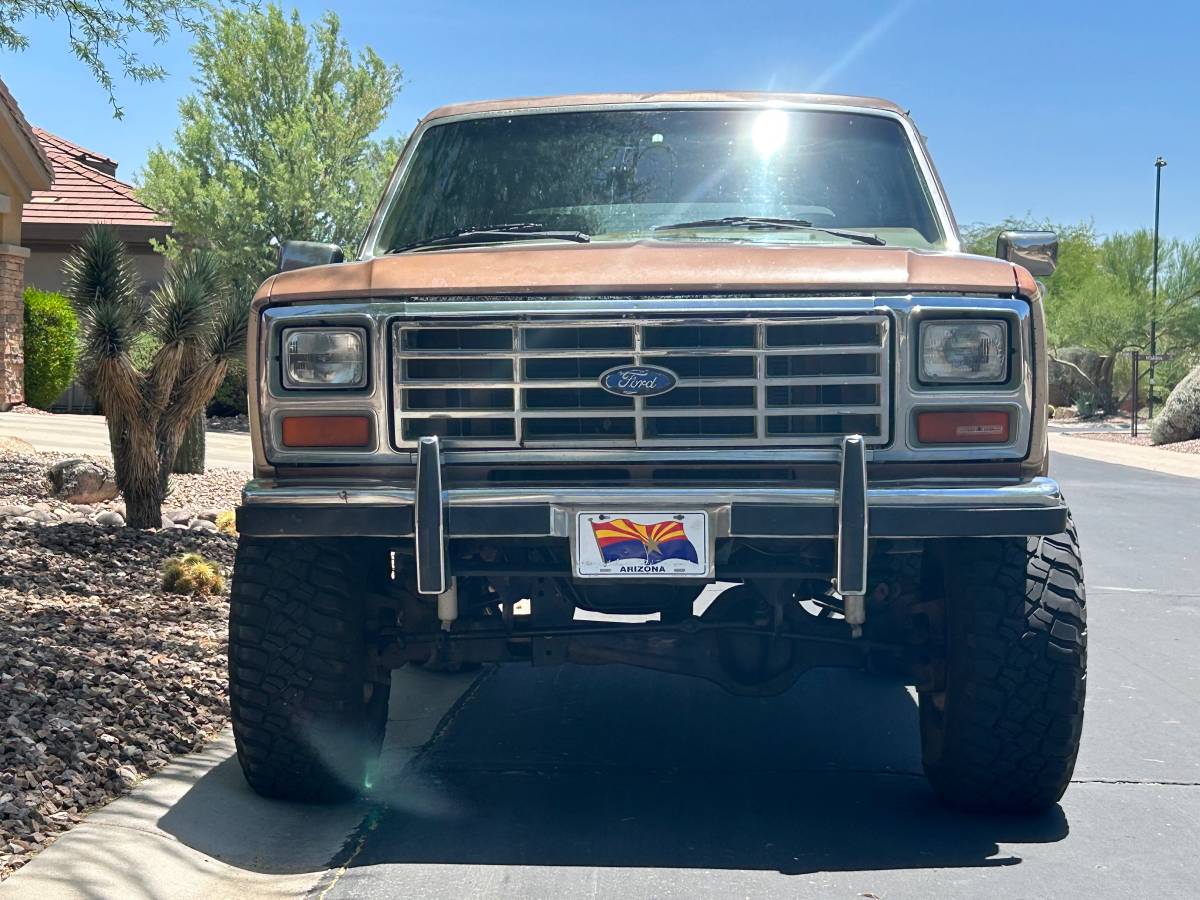 Ford-bronco-xlt-1985-brown-10