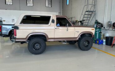 Ford-bronco-xlt-1985-brown