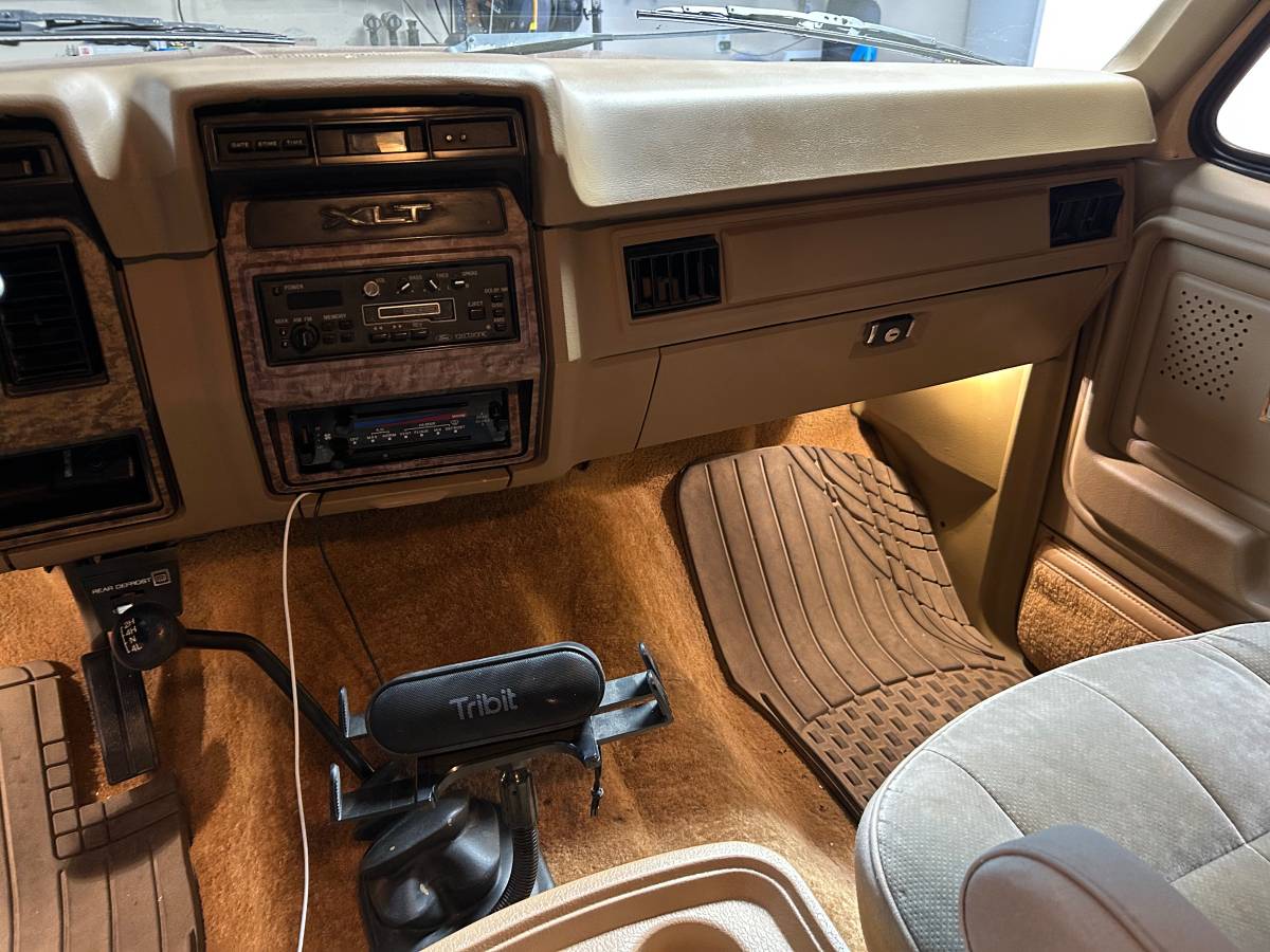 Ford-bronco-xlt-1985-brown-9