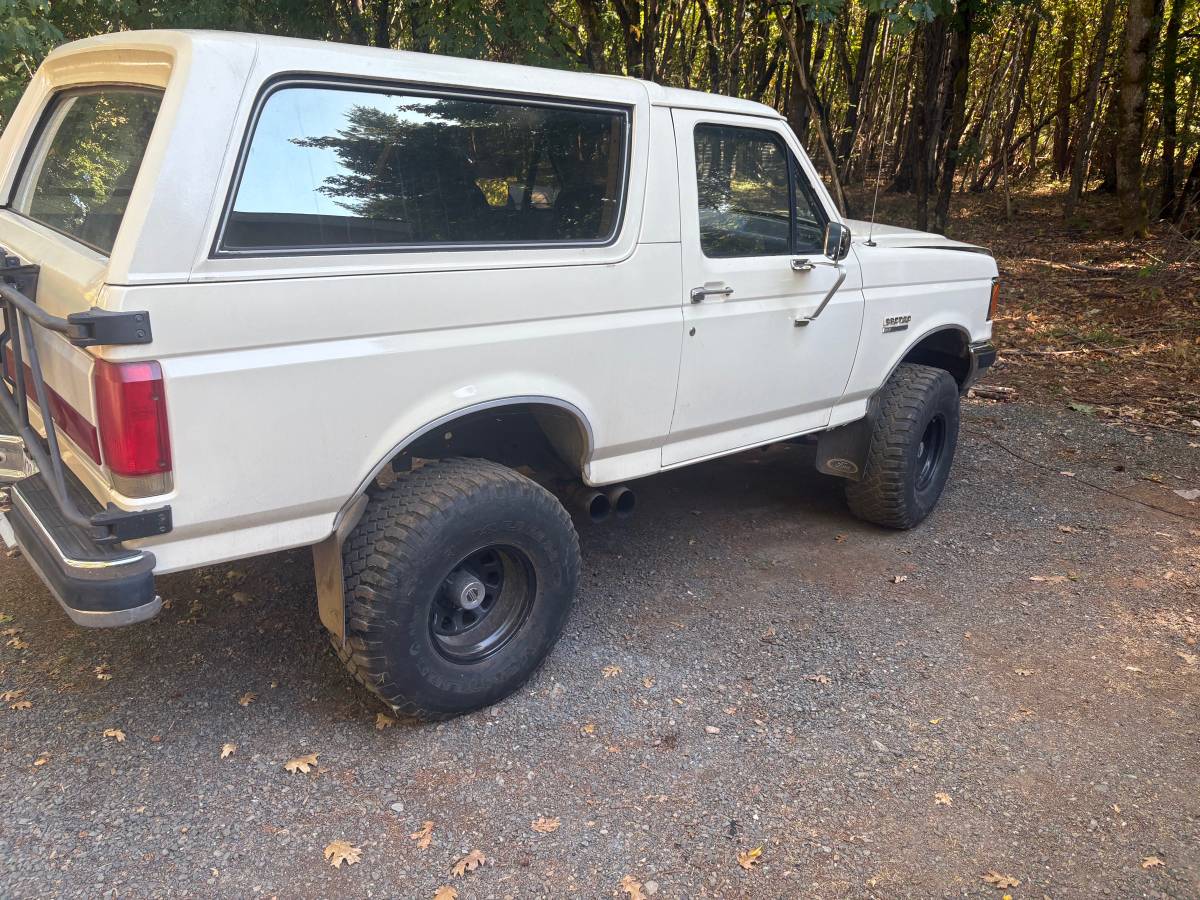 Ford-bronco-xlt-1990-white-2