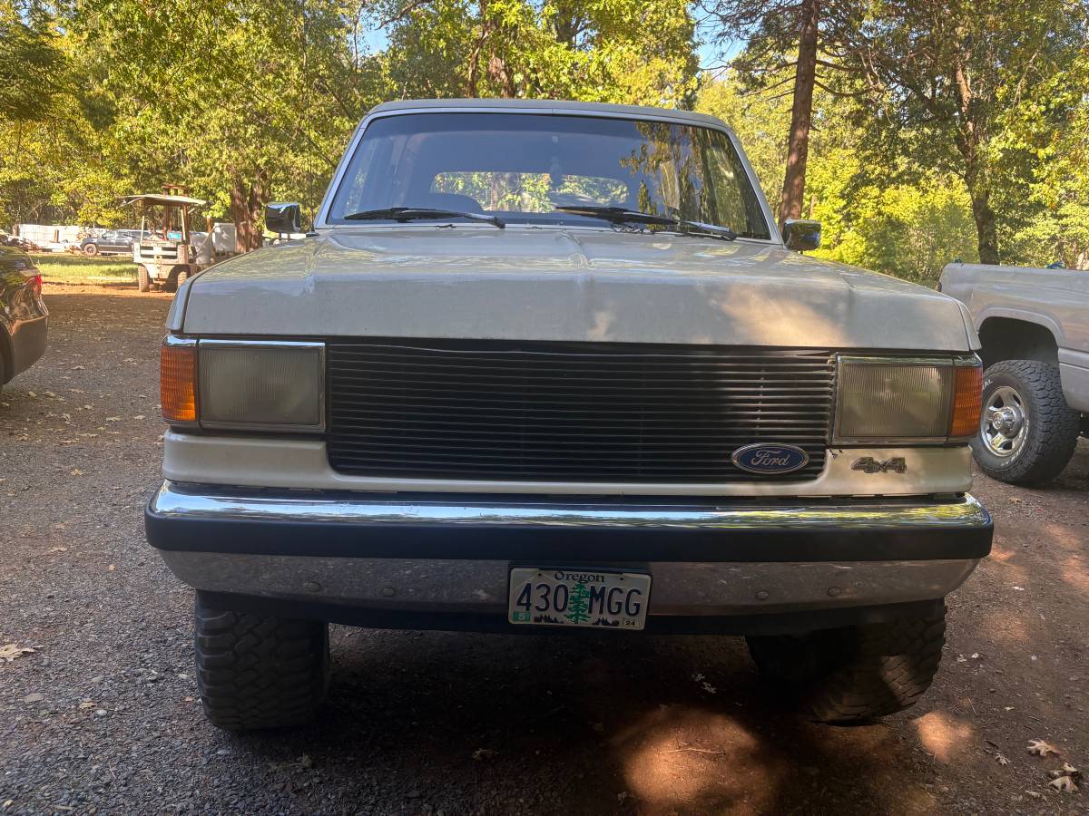 Ford-bronco-xlt-1990-white-3