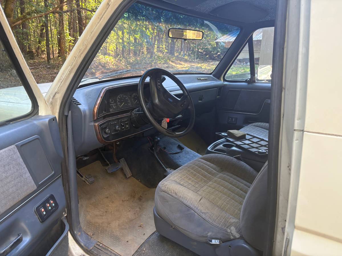 Ford-bronco-xlt-1990-white-5