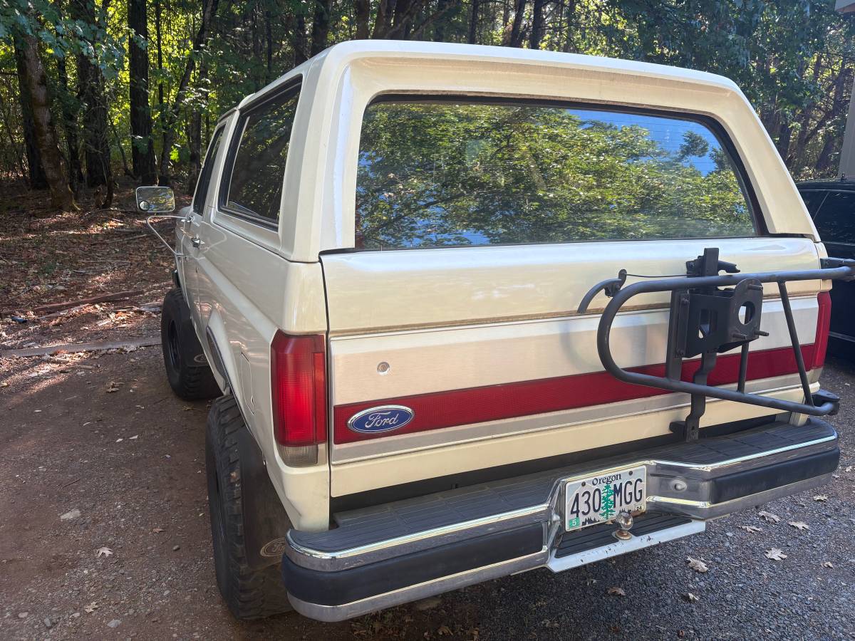 Ford-bronco-xlt-1990-white-8