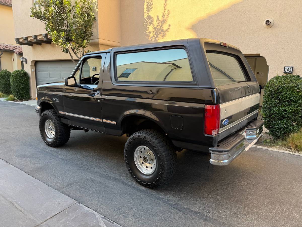 Ford-bronco-xlt-1994-black-1