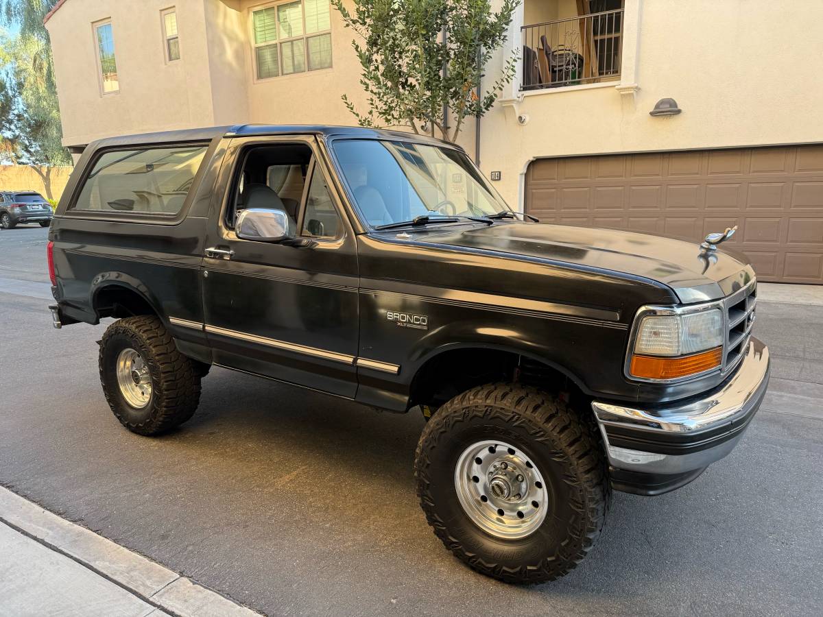 Ford-bronco-xlt-1994-black-2