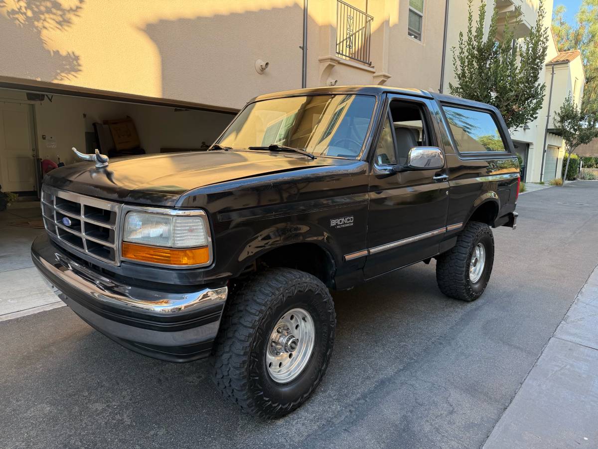 Ford-bronco-xlt-1994-black