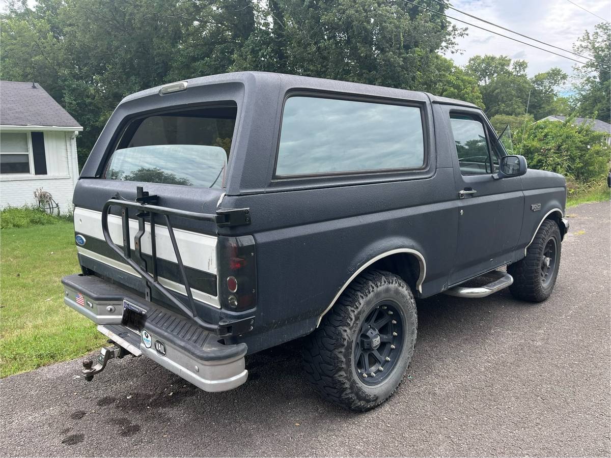 Ford-bronco-xlt-1995-black-3