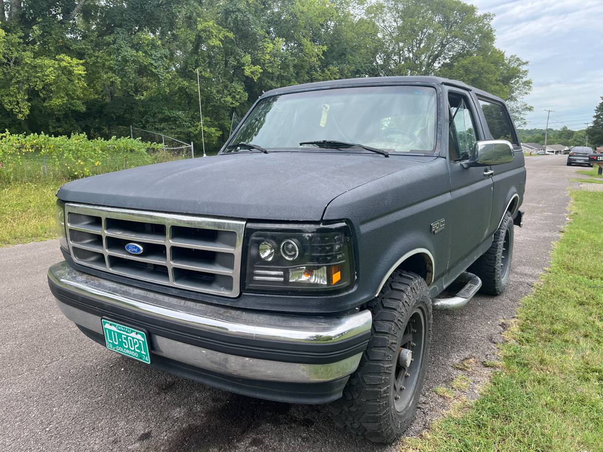 Ford-bronco-xlt-1995-black