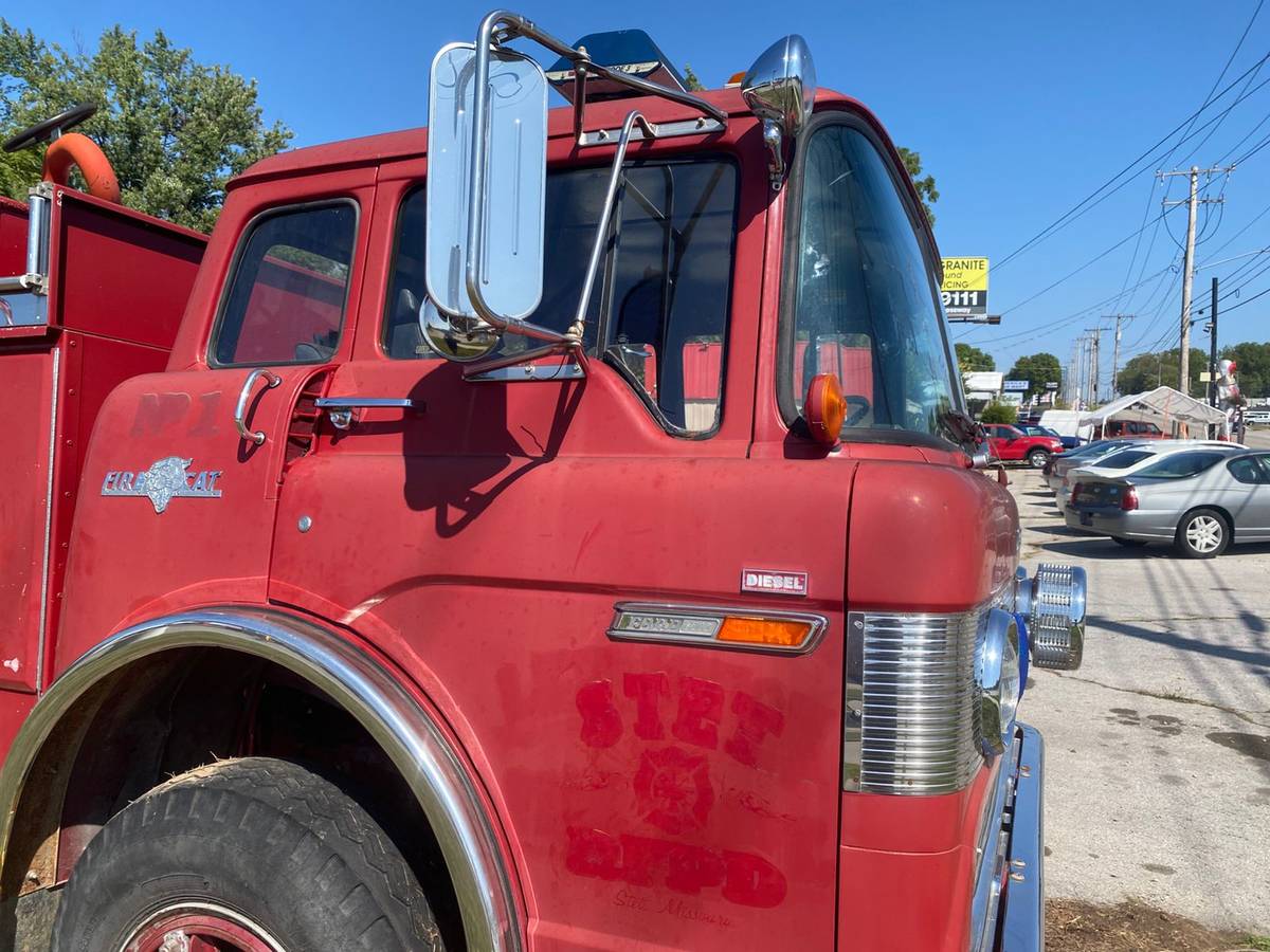 Ford-c-series-1985-red-2