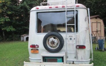 Ford-chateau-camper-special-motorhome-1977-white