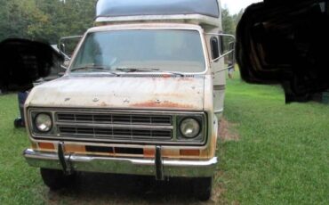 Ford-chateau-camper-special-motorhome-1977-white-4