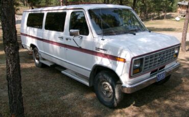 Ford-club-van-1987-white-1