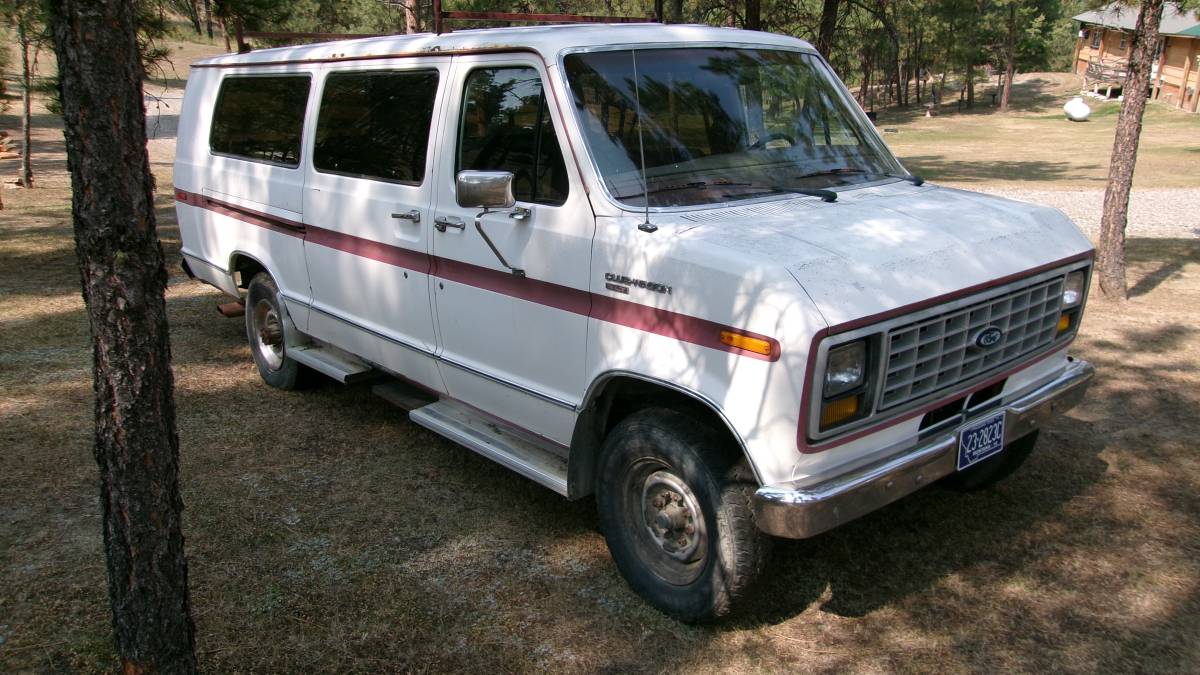 Ford-club-van-1987-white-1