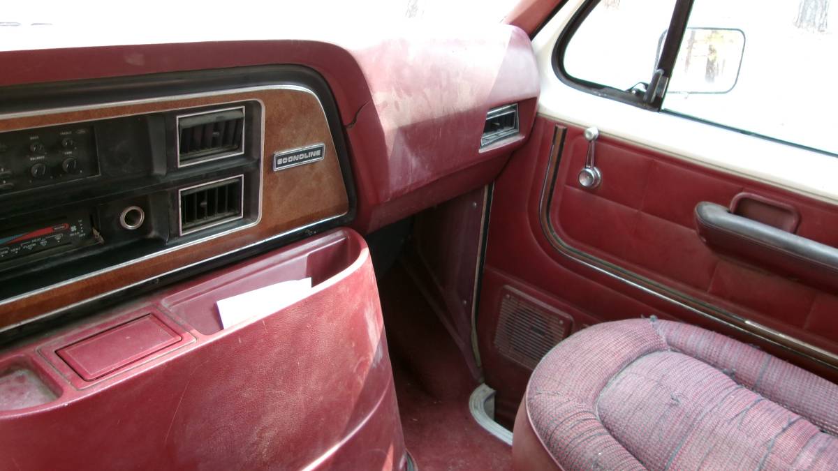 Ford-club-van-1987-white-6