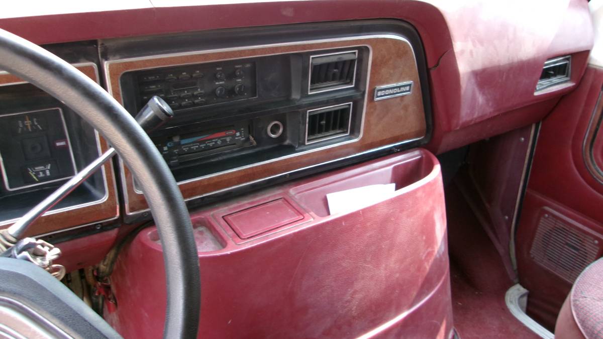 Ford-club-van-1987-white-7