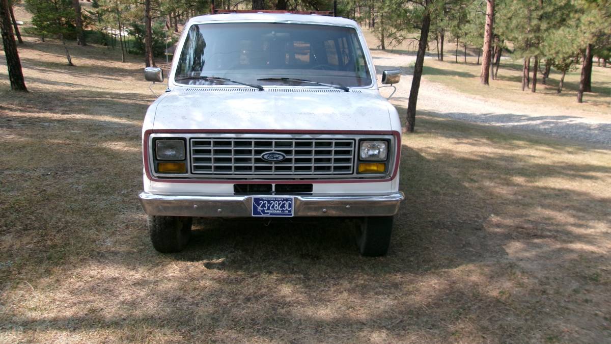 Ford-club-van-1987-white-9