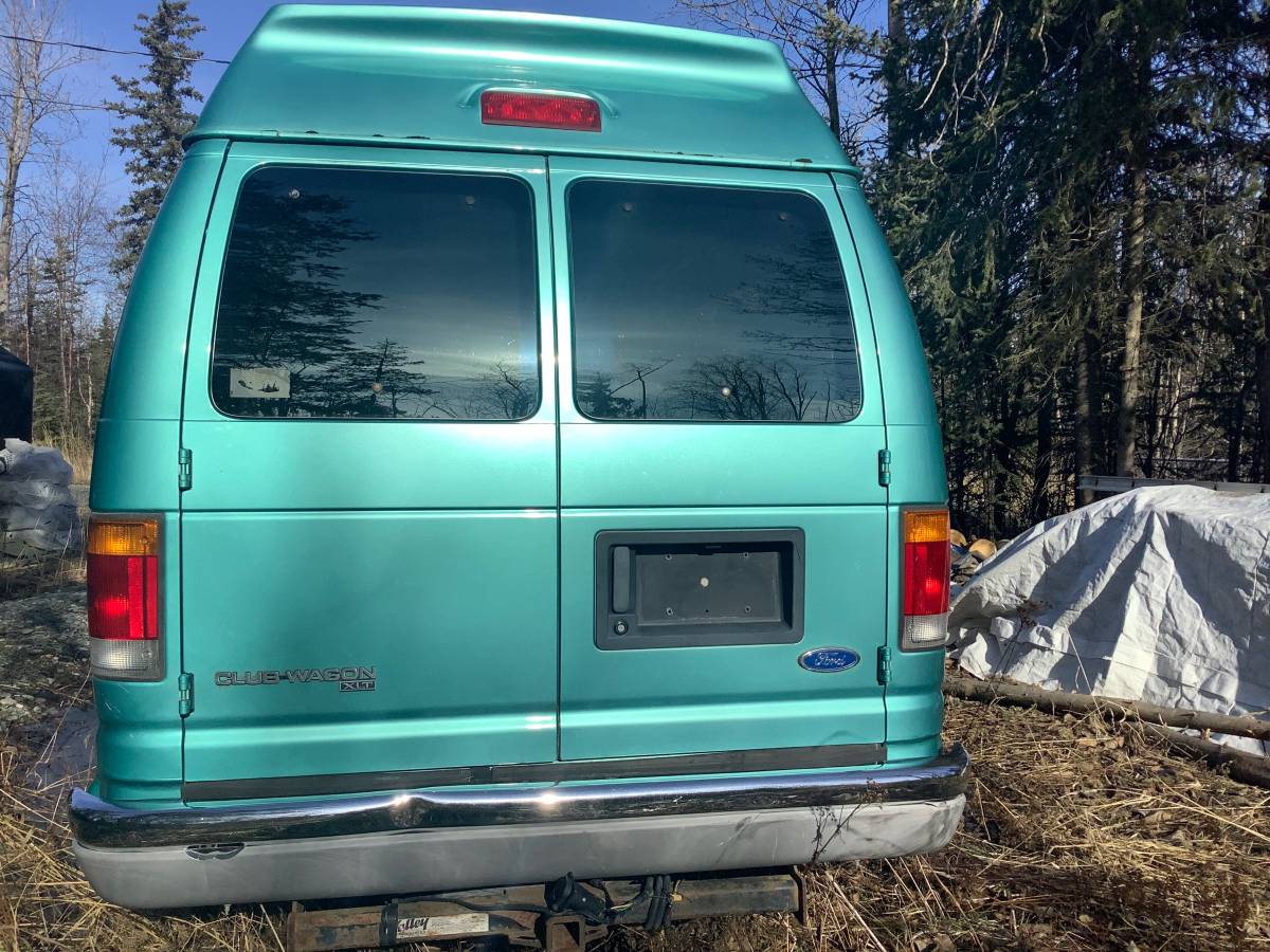 Ford-club-wagon-1994-green-1