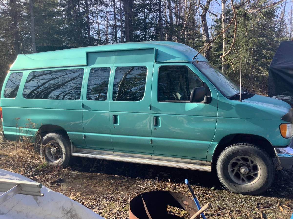 Ford-club-wagon-1994-green-2