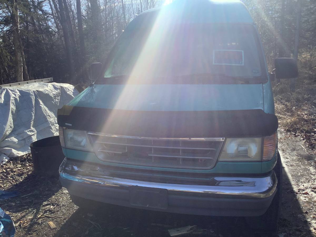 Ford-club-wagon-1994-green-3