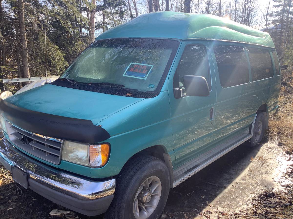 Ford-club-wagon-1994-green