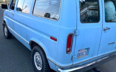 Ford-club-wagon-xlt-1982-blue-1