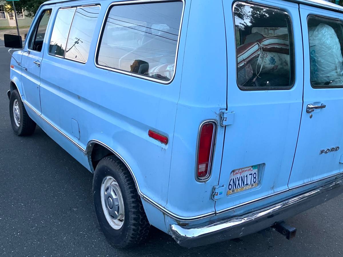 Ford-club-wagon-xlt-1982-blue-1